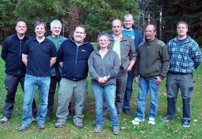 Von links nach rechts Jürgen Teufel, Roland Goltz, Richard Hug, Roland Wannenmacher, Marion Möller, Kurt Link, Ralph Danner, Alfred Schwarz und Markus Walter. - Prüfungsbester ist Roland Goltz aus Oberndorf